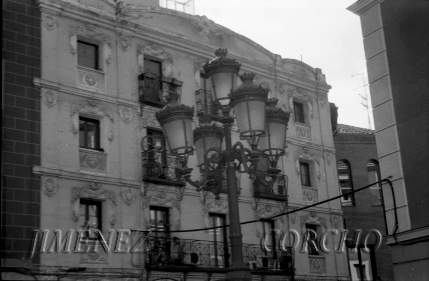 FAROLA DE CUATRO BRAZOS