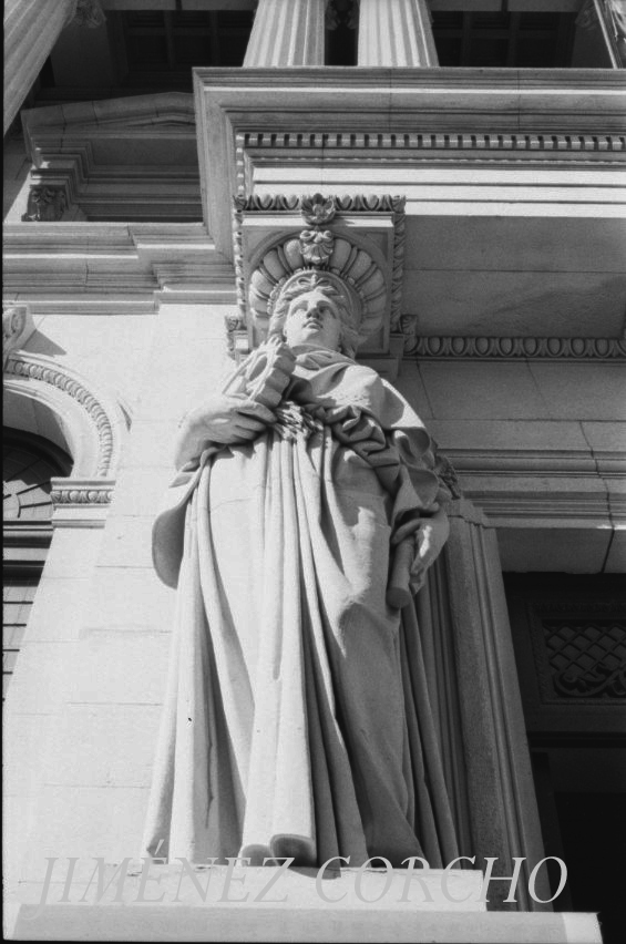 COLUMNAS  DEL  PORTICO DEL MINISTERIO DE AGRICULTURA Y   PESCA