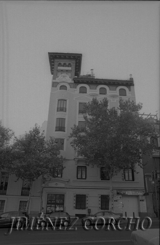 EDIFICIO JUNTO AL RETIRO