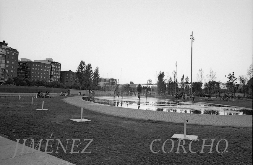 FUENTES A LA ORILLAS  DEL MANZANARES