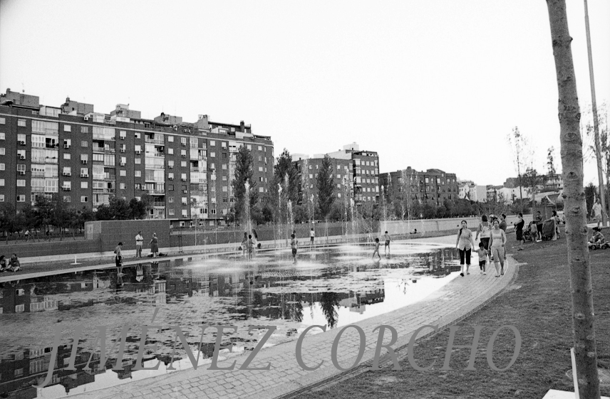 FUENTES A LA ORILLAS  DEL MANZANARES