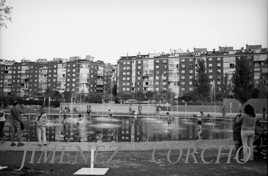 FUENTES A LA ORILLAS  DEL MANZANARES