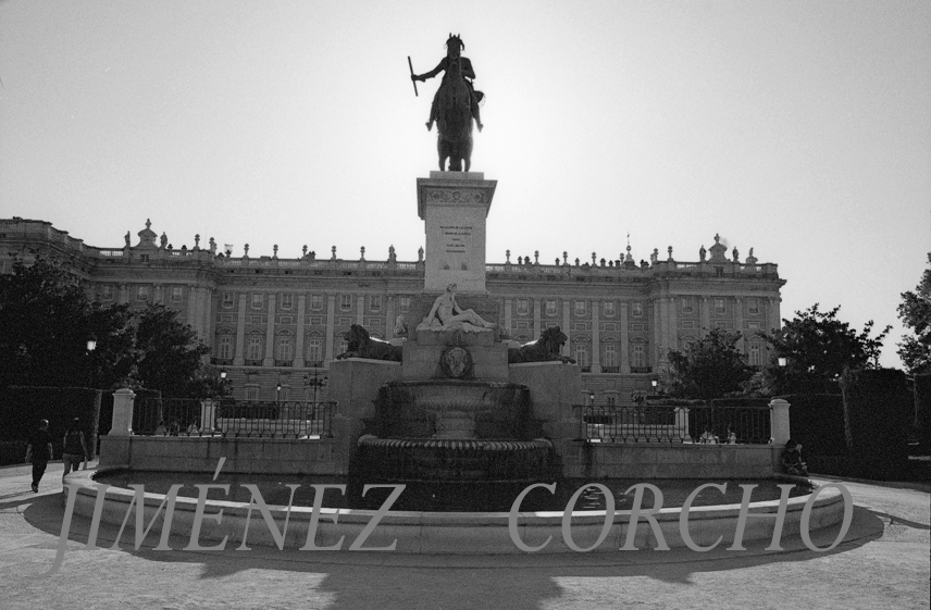 VISTAS DEL P.REAL DESDE LA PLAZA DE ORIENTE