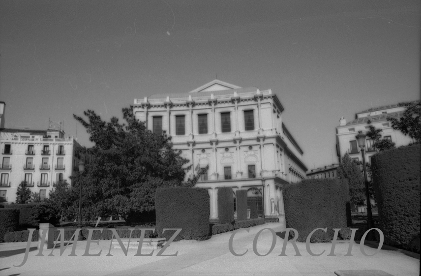 LA PLAZA DE ORIENTE