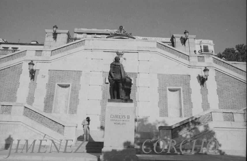 ESTATUA DE CARLOS  III